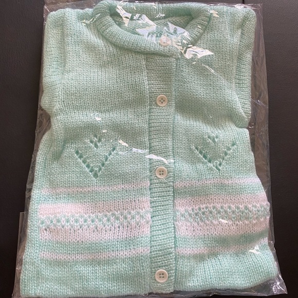 Newborn Babies sweater with Hat included - Picture 4 of 6